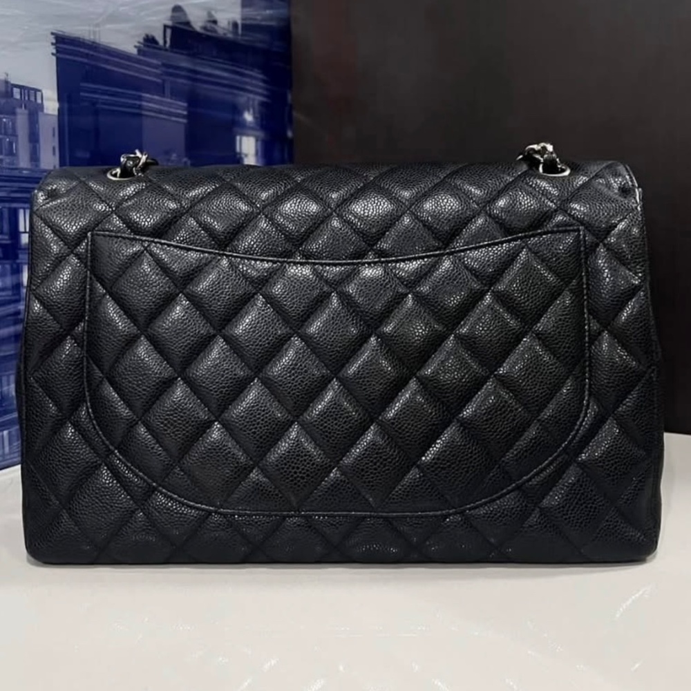 Chanel Maxi - Picture 2 of 6